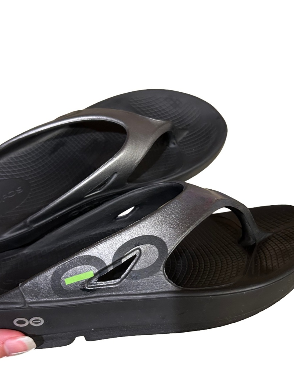 Oofos black and silver flip flops recovery W7 M5
